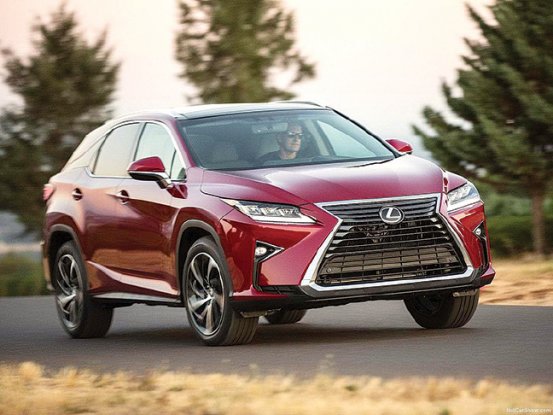 Lexus, Türkiye’deki İlk Showroomunu 6 Lüks Model ile Açtı