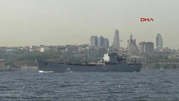 Rus Savaş Gemisi İstanbul Boğazı'ndan Geçti