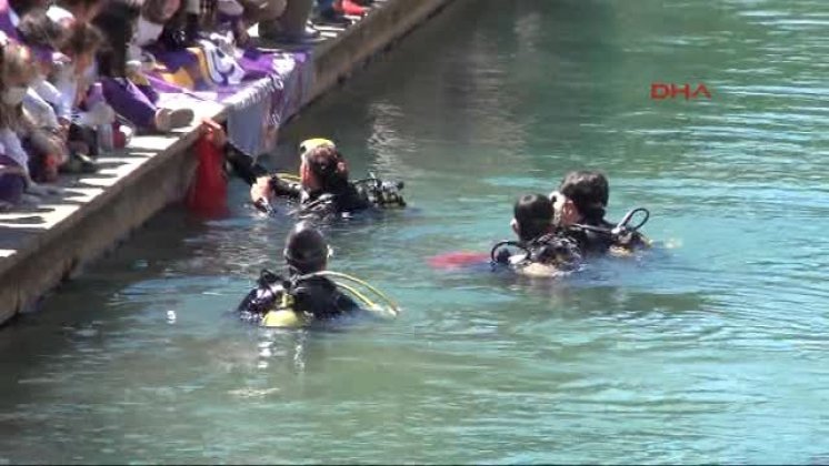 Şanlıurfa' Balıklıgöl Temizlendi, Çıkan Malzemeler Şaşırttı